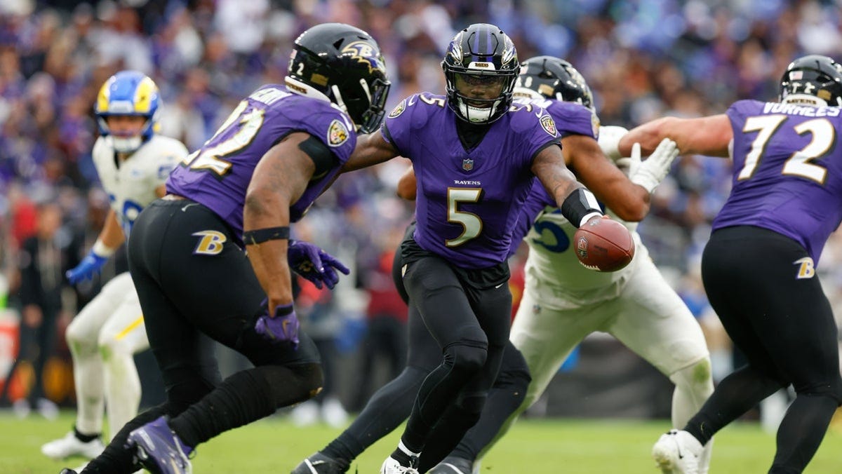 Derrick Henry player props odds, tips and betting trends for Week 8