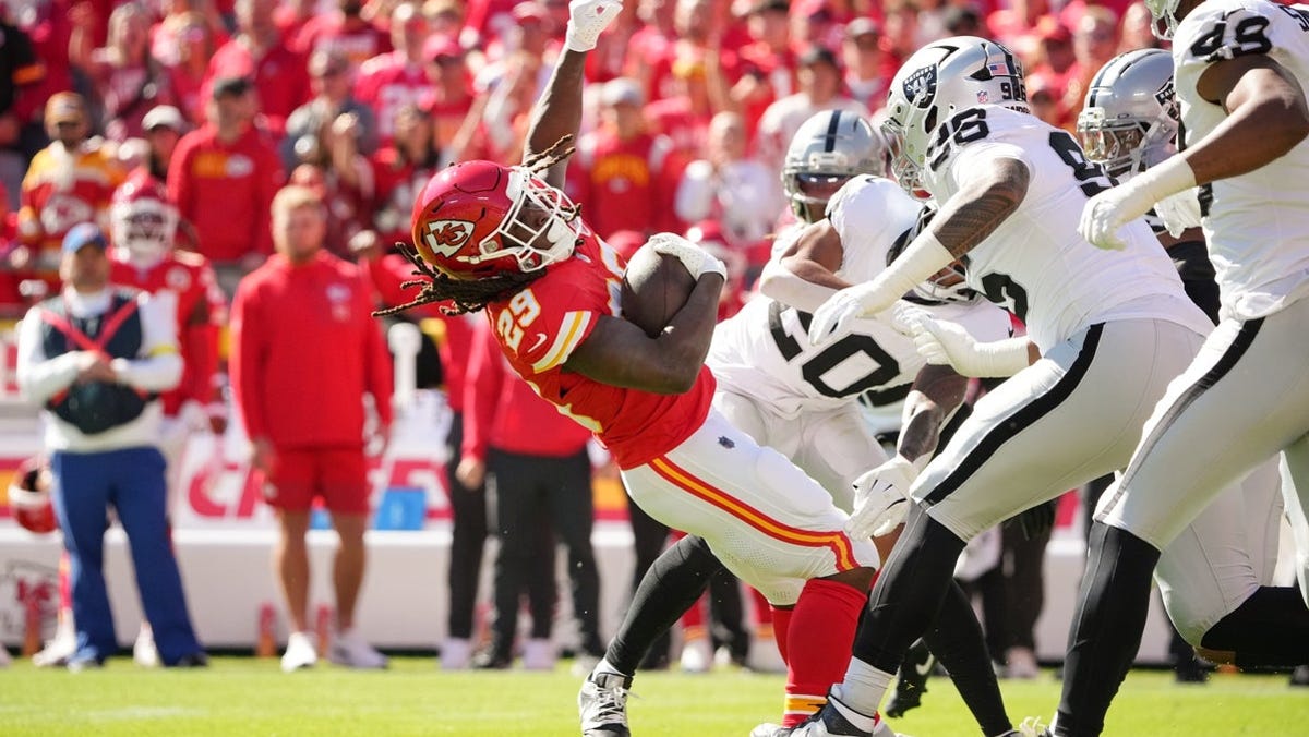 Kareem Hunt injury update, status vs. Commanders in Week 8
