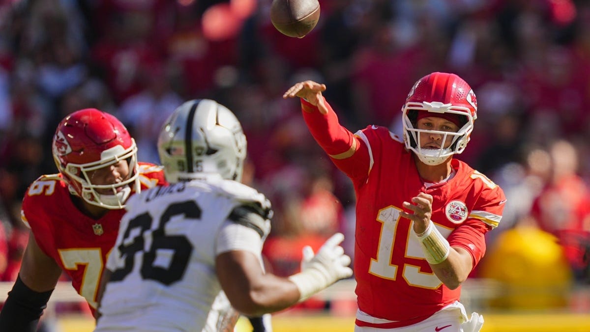 Patrick Mahomes player props odds, tips and betting trends for Week 8