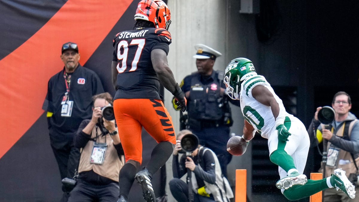 Bengals coaches searching for more production from their pass rushers