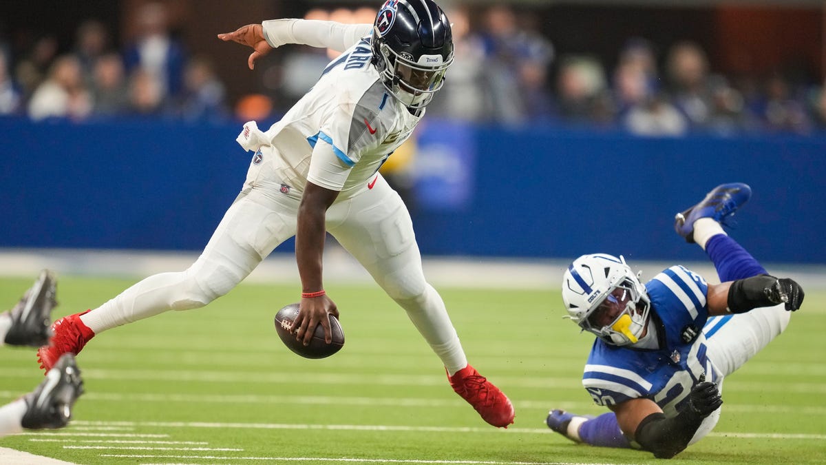 Cam Ward questions Titans decision-making after punt in Colts territory