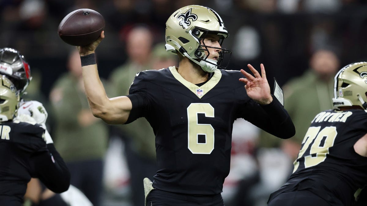 New Orleans Saints coach Kellen Moore moves Tyler Shough to starter