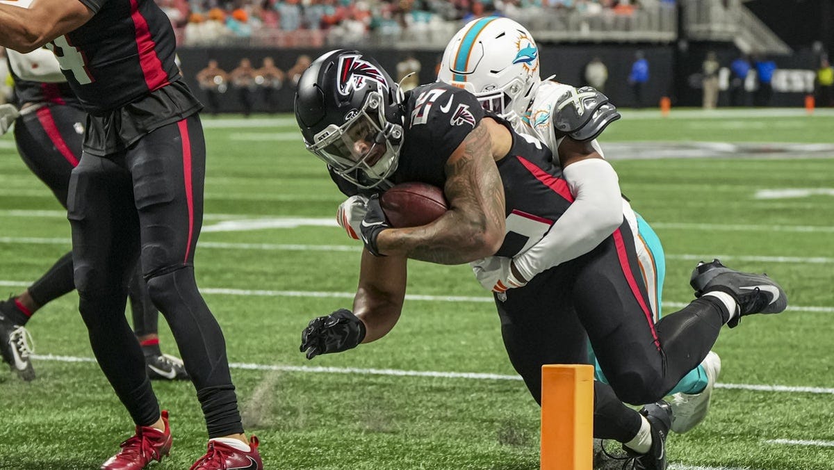 Tyler Allgeier player props odds, tips and betting trends for Week 9