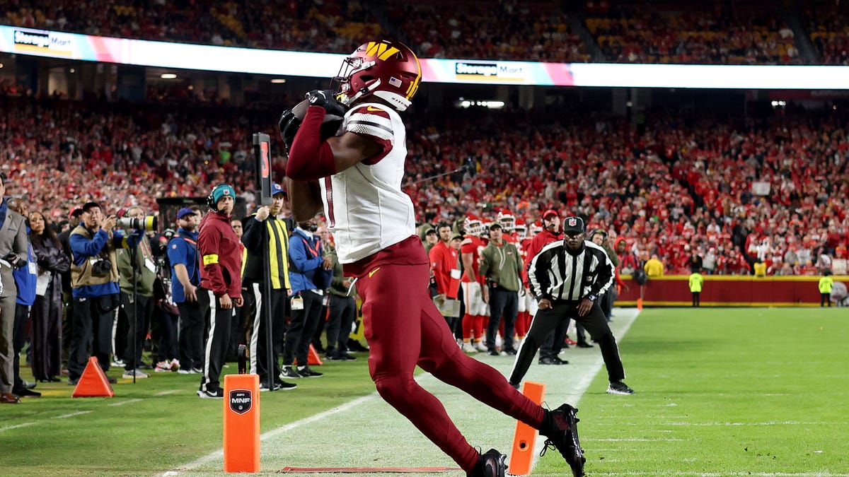 Who was the Commanders highest graded player in Week 8 loss to Chiefs?