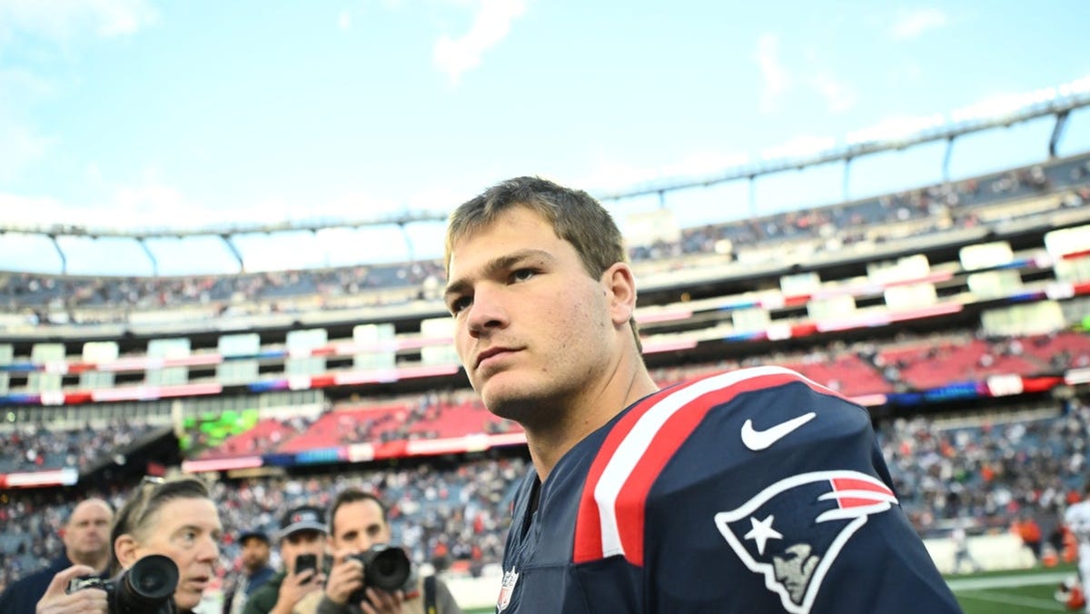 Drake Maye player props odds, tips and betting trends for Week 9