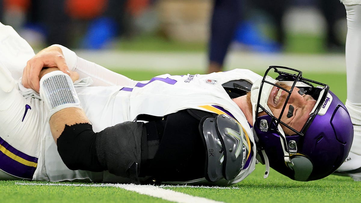 Carson Wentz's injury proves Vikings QB deserves an apology