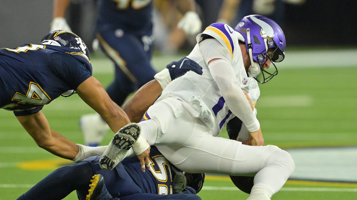 Vikings OL labeled 'loser' after Week 8 performance against Chargers