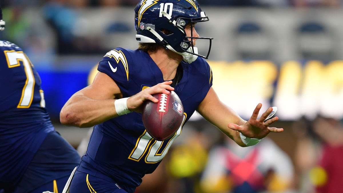 Checking in with former Oregon Ducks quarterbacks in the NFL