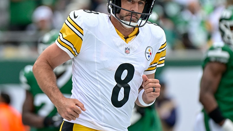 Steelers quarterback Aaron Rodgers