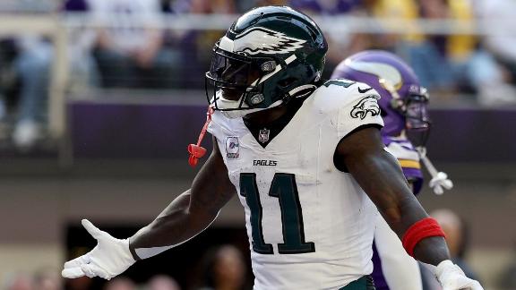 Jalen Hurts jump-starts the Eagles by passing for 326 yards and 3 TDs in a 28-22 win vs. Vikings