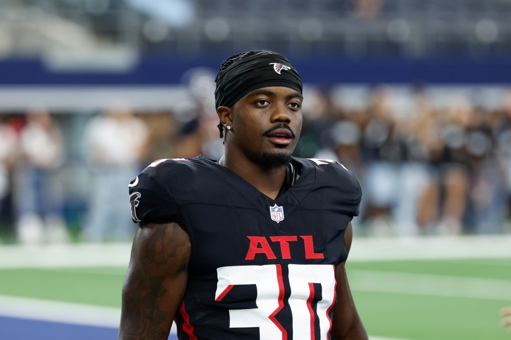 Patriots sign ex-Falcons running back as injury replacement