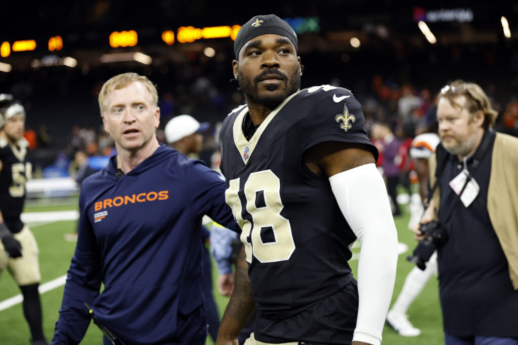 Broncos sign special team ace J.T. Gray to roster, place OL Matt Peart on IR