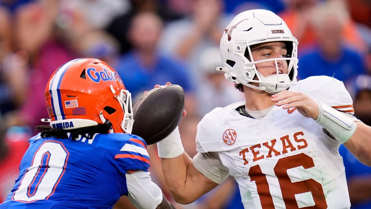 Florida defensive back Sharif Denson (0) puts pressure on Texas quarterback Arch Manning (16) during the second half of an NCAA college football game, Saturday, Oct. 4, 2025, in Gainesville, Fla. (AP Photo/John Raoux)