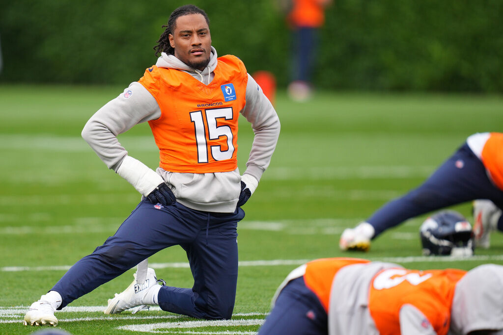 Mark Kiszla: How the viral 6-7 meme links Broncos linebacker Nik Bonitto with a long dead English poet