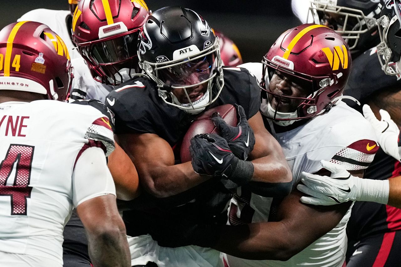 Bijan Robinson appreciates respect from his peers, praises Michael Penix Jr.'s poise