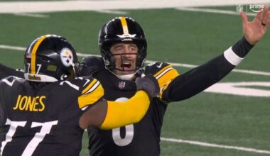 Watch: Angry Aaron Rodgers Shoves Broderick Jones In Bizarre Moment After Touchdown