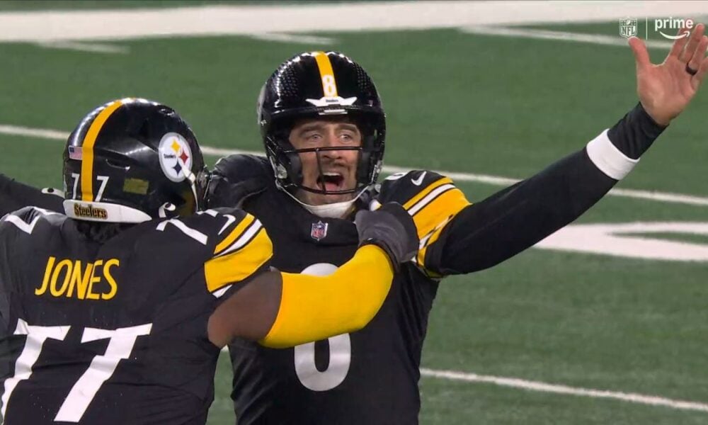 Watch: Angry Aaron Rodgers Shoves Broderick Jones In Bizarre Moment After Touchdown