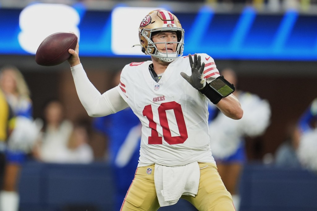 49ers' Mac Jones weathers injury, takes down Rams