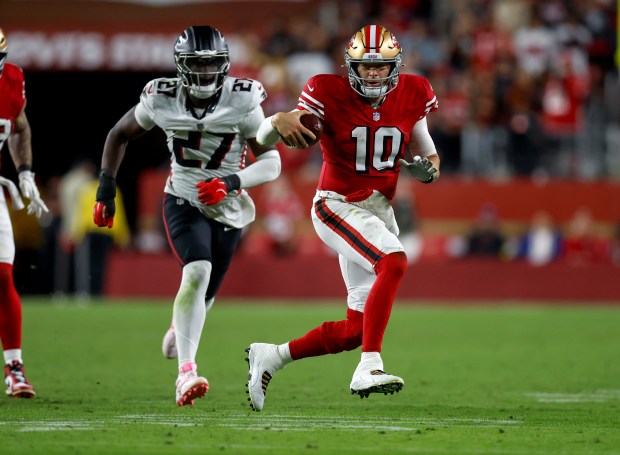 San Francisco 49ers starting quarterback Mac Jones (10) scrambles against the Atlanta Falcons in the fourth quarter at Levi's Stadium in Santa Clara, Calif., on Sunday, Oct. 19, 2025. (Nhat V. Meyer/Bay Area News Group)