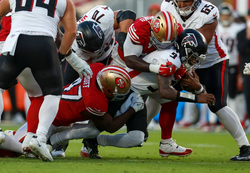 49ers' Bryce Huff out approximately two weeks with hamstring strain