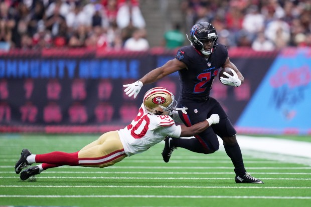 Houston Texans running back Nick Chubb, right, runs after a catch as San Francisco 49ers cornerback Upton Stout (20) defends during the first half of an NFL football game Sunday, Oct. 26, 2025, in Houston. (AP Photo/Eric Gay)