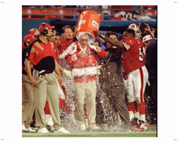 SUPER BOWL:MIAMI,29JAN95- San Francisco 49ers' head coach George Seifert is drenched from the Gatorade bucket by his player Rickey Jackson near the end of Super Bowl XXIX, Jan. 29 in Miami's Joe Robbie Stadium. The 49ers defeated the San Diego Chargers 49-26 for a record fifth Super Bowl victory for the team. hb/Colin Braley REUTER