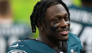 Rob Gronkowski links AJ Brown to Patriots