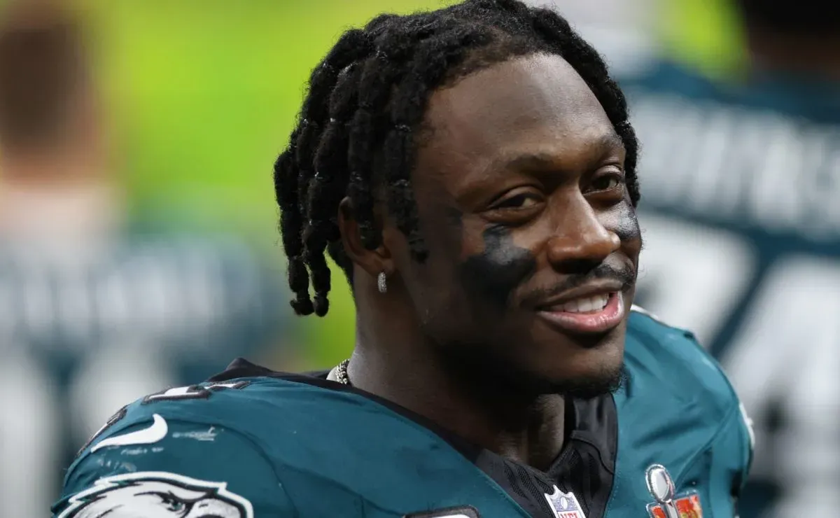 Rob Gronkowski links AJ Brown to Patriots