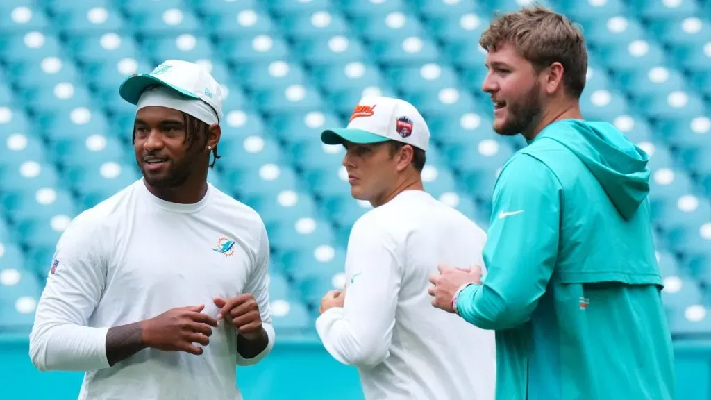Tua Tagovailoa (left), Zach Wilson (center), and Quinn Ewers warming up.