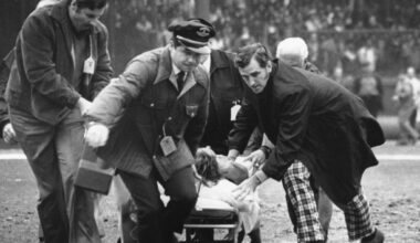 Lions' Chuck Hughes collapses vs. Bears