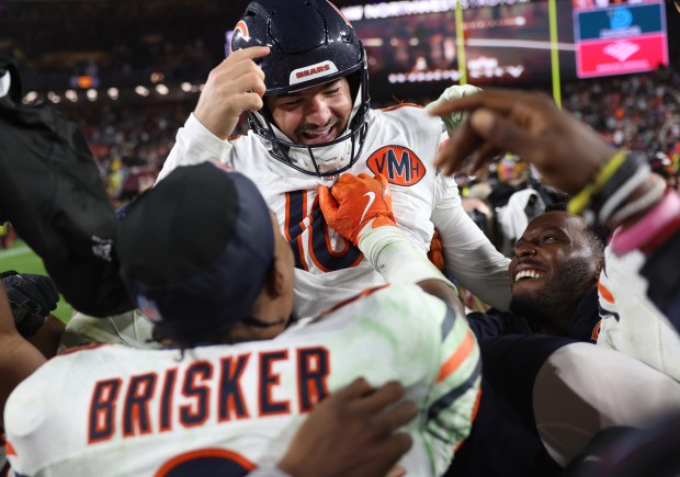 Bears kicker Jake Moody is hoisted by teammates after kicking a game-winning field goal against the Commanders on Monday, Oct. 13, 2025, at Northwest Stadium in Landover, Md. (John J. Kim/Chicago Tribune)