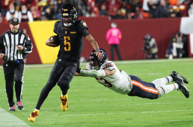 Bears linebacker T.J. Edwards shoves Commanders quarterback Jayden Daniels out...