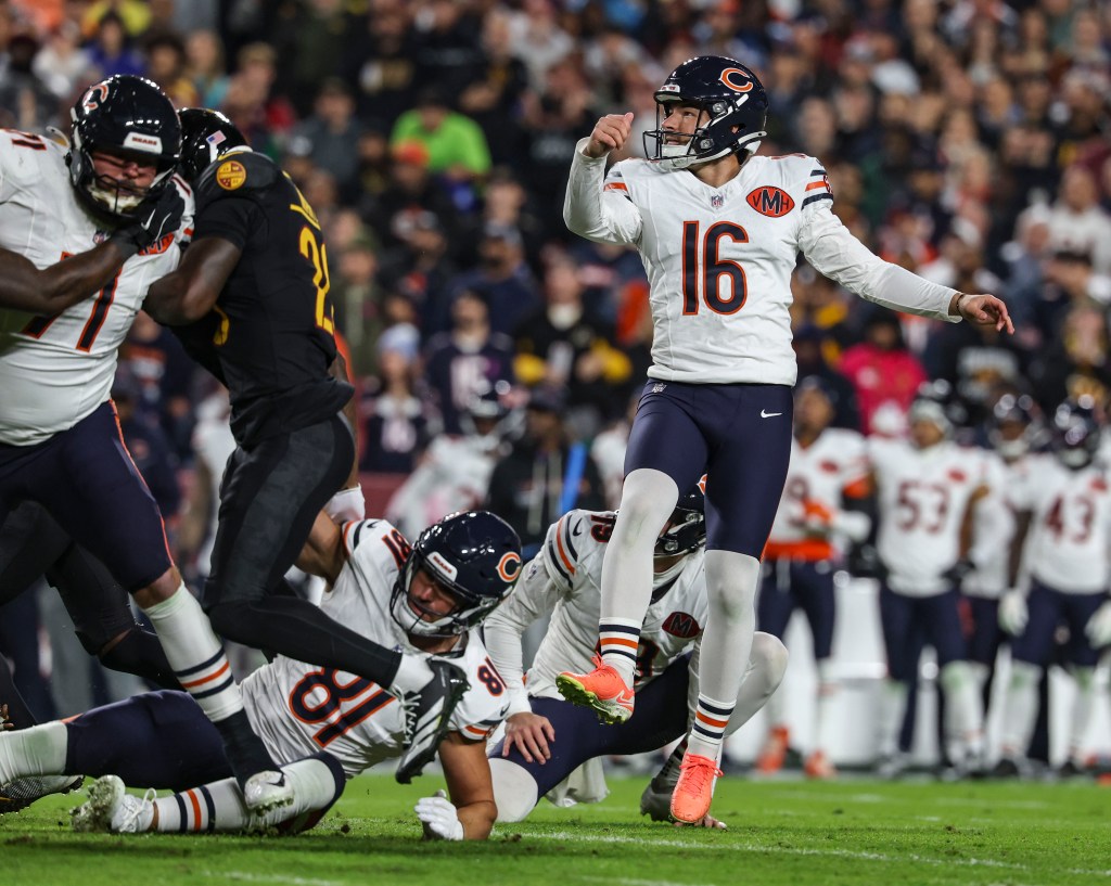 Jake Moody will kick for Chicago Bears tonight after Cairo Santos’ thigh injury flared up - Chicago Tribune