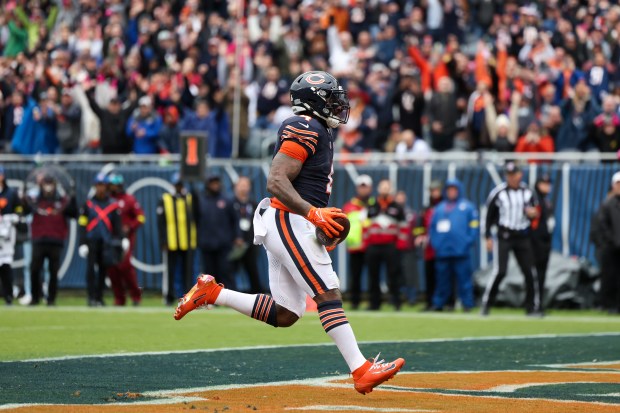 Bears running back D'Andre Swift scores a touchdown during the second quarter against the Saints on Sunday, Oct. 19, 2025, at Soldier Field. (Armando L. Sanchez/Chicago Tribune)