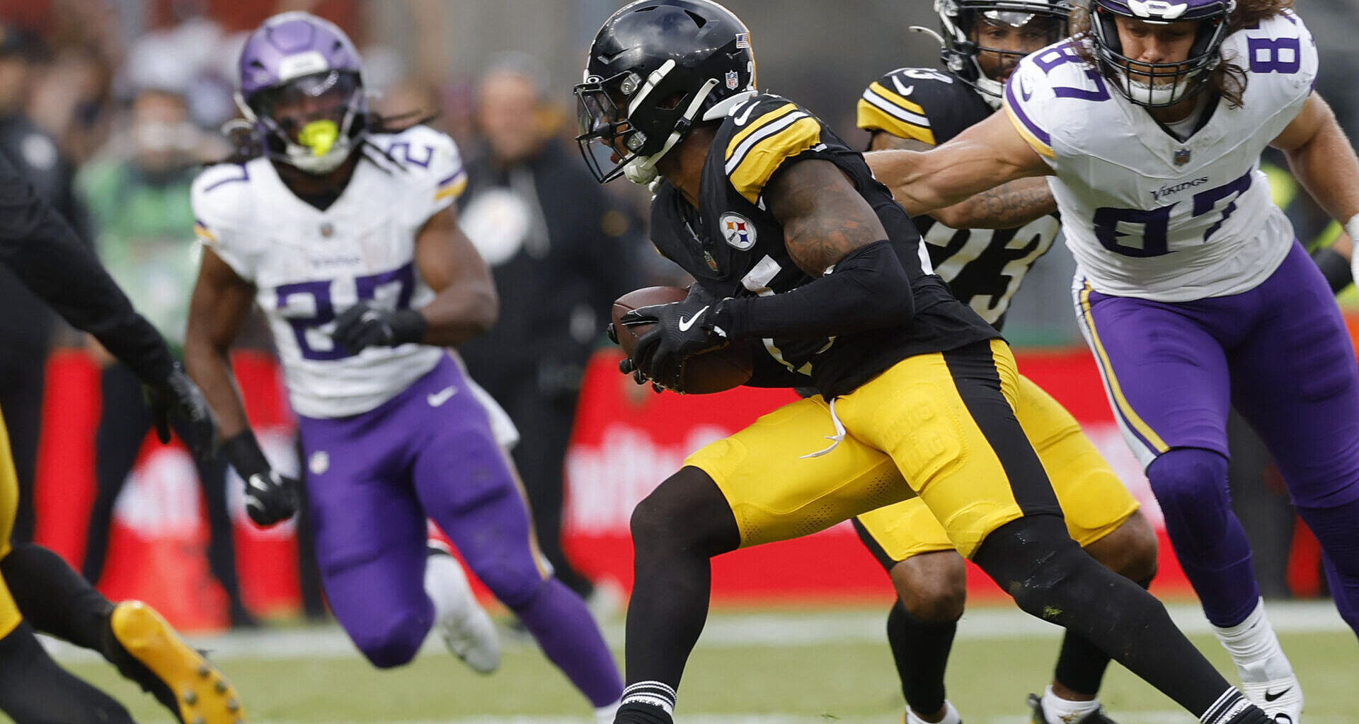 DeShon Elliott Has Hilarious NSFW Reaction To Cameron Heyward Gift