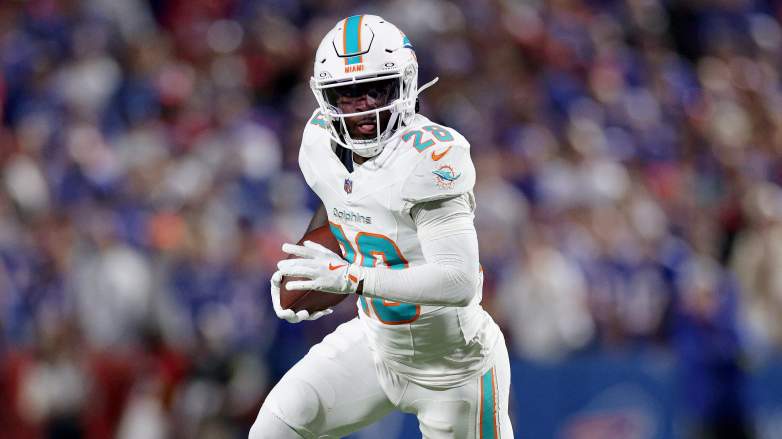Chiefs pushed to trade for Dolphins RB De'Von Achane after Week 3.