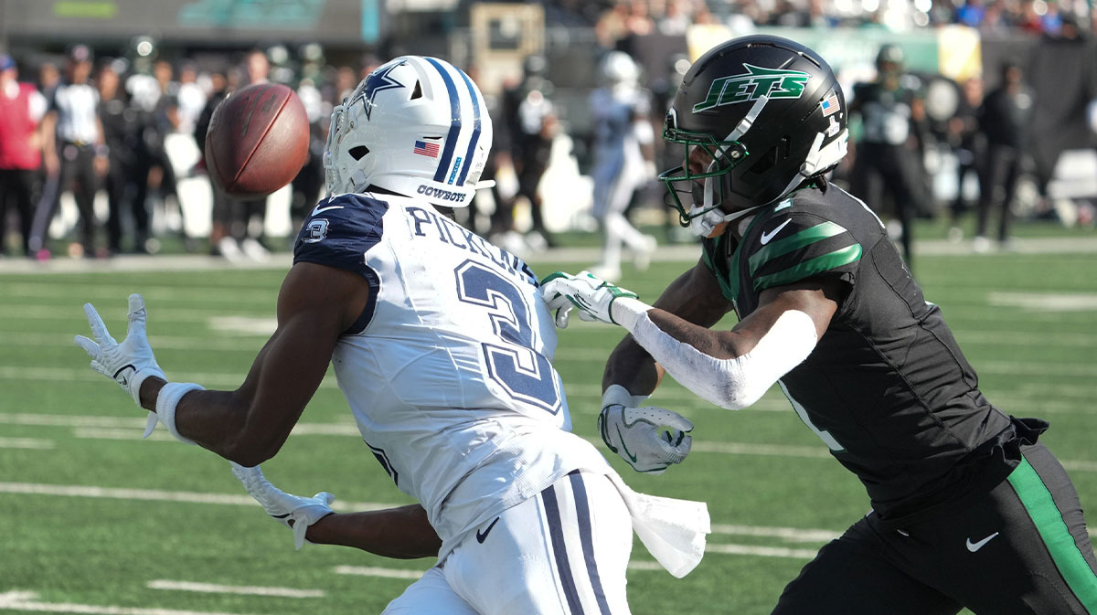 Dallas Cowboys wide receiver George Pickens (3) makes a touchdown catch in front of New York Jets cornerback Sauce Gardner (1) during the second half at MetLife Stadium.
