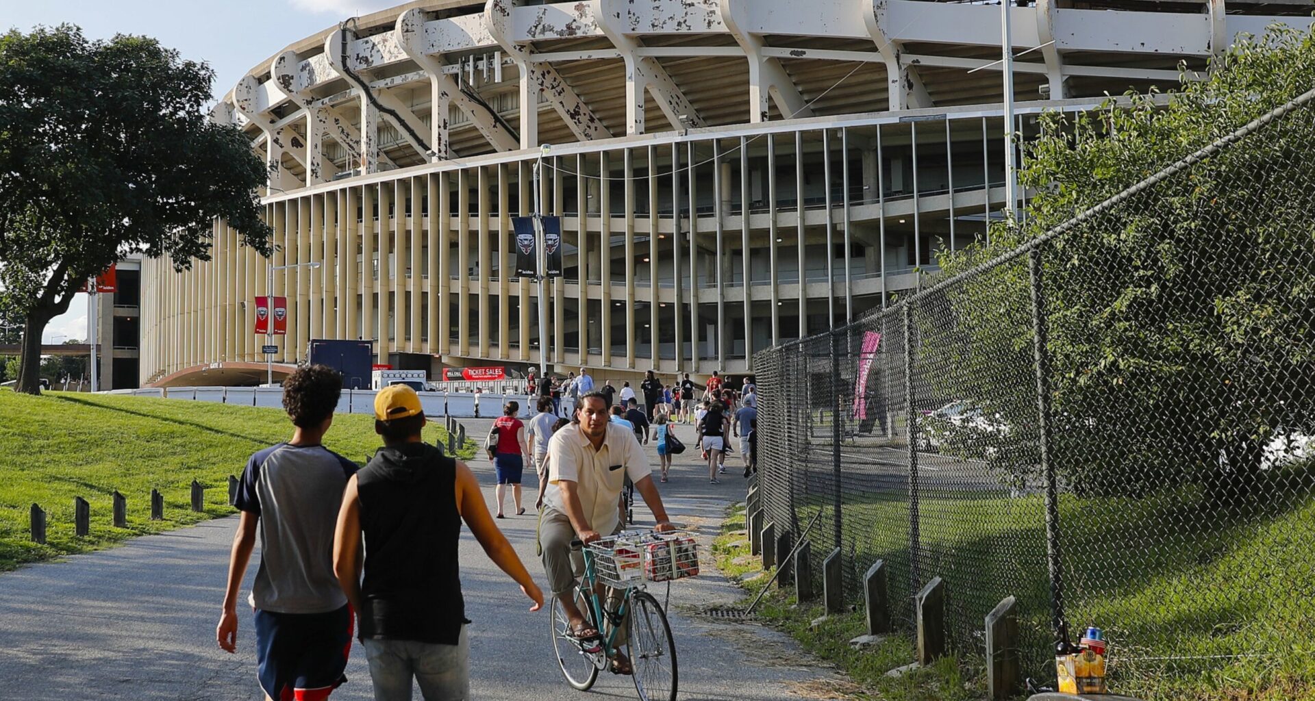 2 architecture firms vie to design new home of Washington Commanders