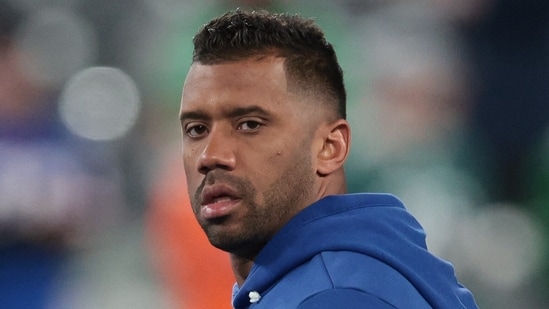 New York Giants quarterback Russell Wilson warms up before the game against the Philadelphia Eagles at MetLife Stadium. (IMAGN IMAGES via Reuters Connect)