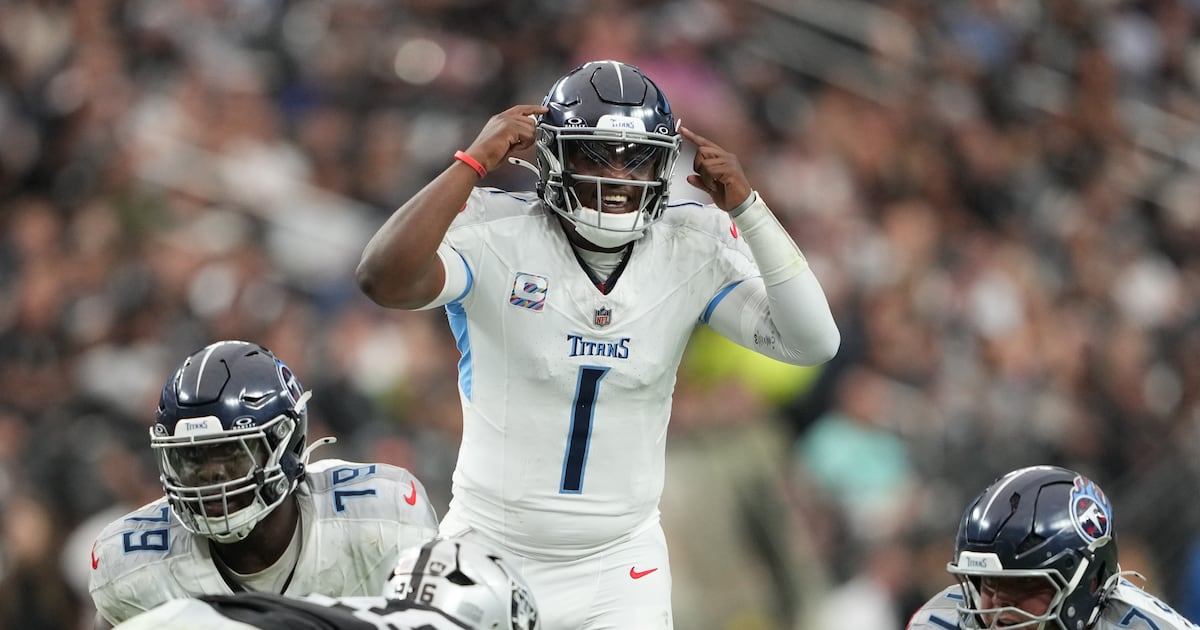 Tennessee Titans’ Cam Ward leans on Hall of Famer Peyton Manning through turnover issues in rookie season