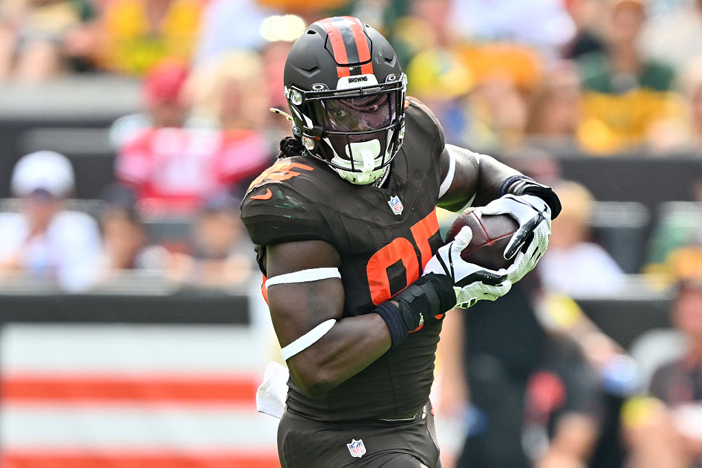 Is David Njoku a must-start fantasy football tight end with Cedric Tillman out?