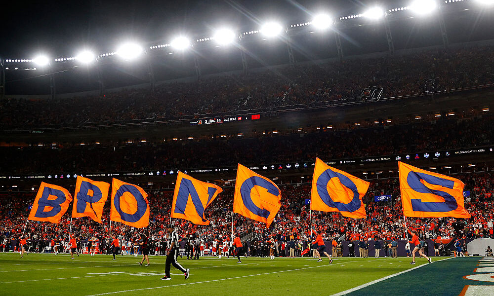 Broncos to give Super Bowl 50 chain to 25,000 fans on Sunday