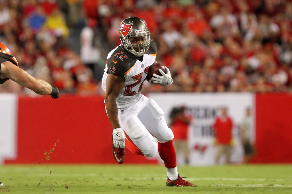 Doug Martin carries the ball for the Buccaneers in 2017.