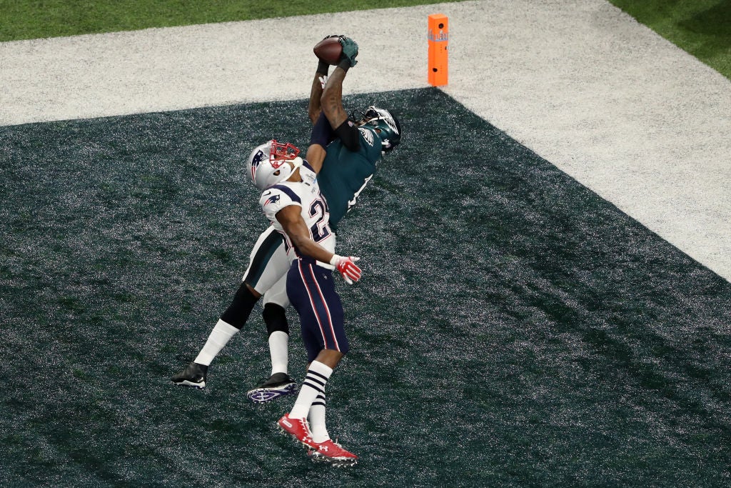 Alshon Jeffery #17 of the Philadelphia Eagles catches a 34-yard touchdown pass against Eric Rowe #25 of the New England Patriots in the first quarter of Super Bowl LII. (Christian Petersen/Getty Images)