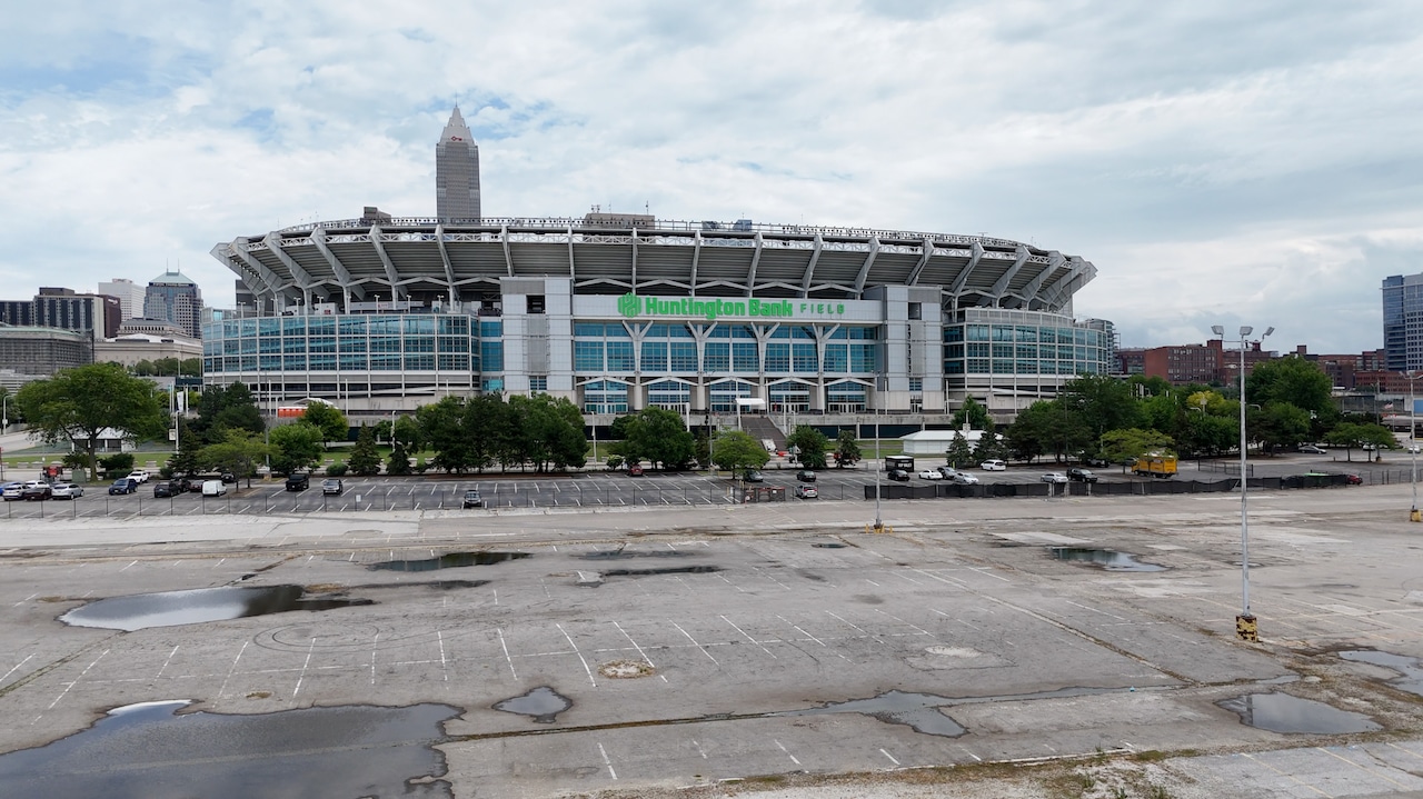 Haslams urged to poll East Side Browns fans about stadium move