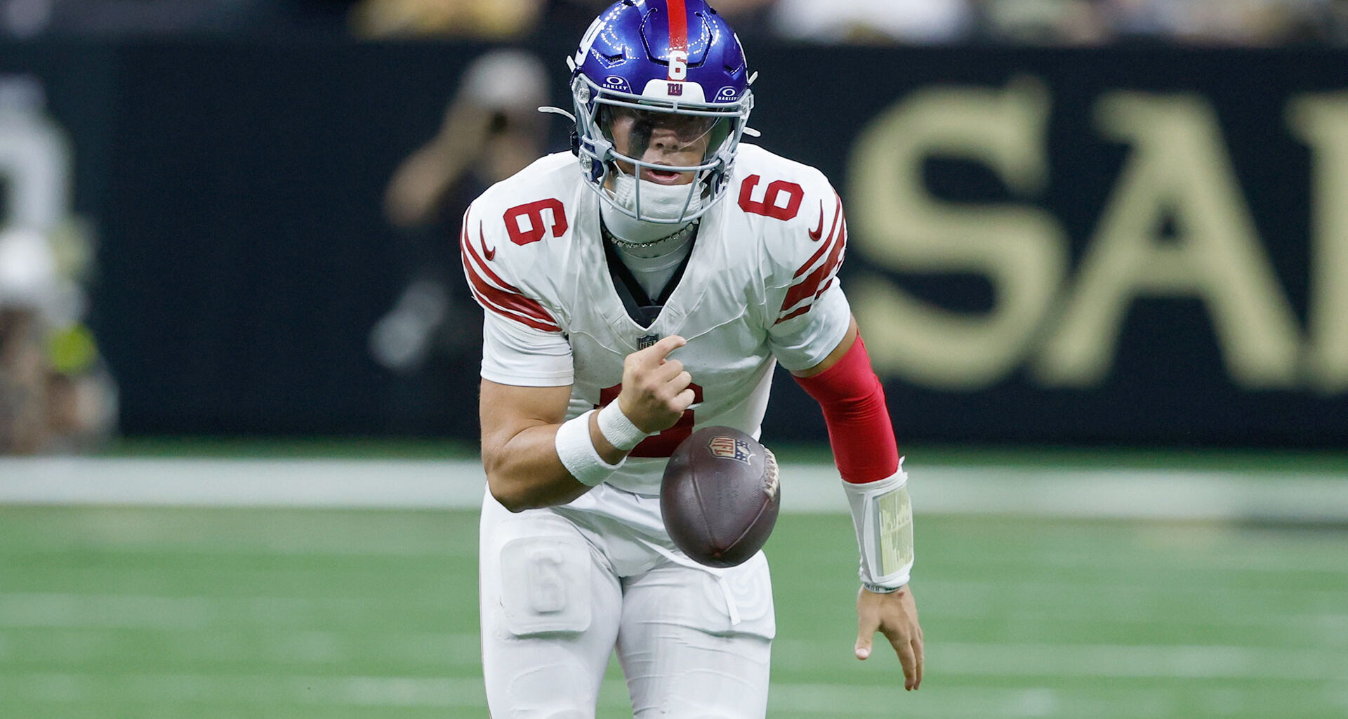 Jaxson Dart leaves NFL fans in laughter with 'most hilarious play ever' in New York Giants loss