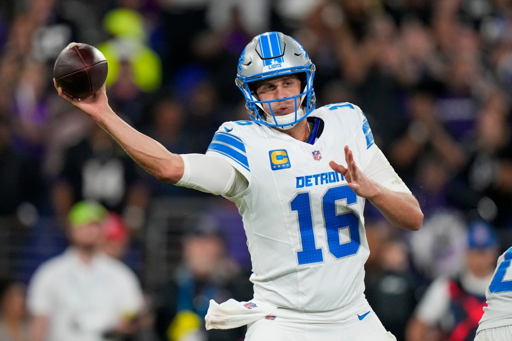 Lions quarterback Jared Goff throwing a pass.