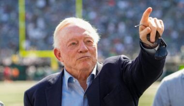 Cowboys owner Jerry Jones gives middle finger to Jets fans. Will he be reprimanded?
