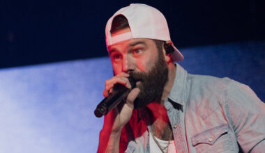 Stop Sending Country Singer Jordan Davis Your DMs Meant for Eagles’ Defensive Tackle Jordan Davis