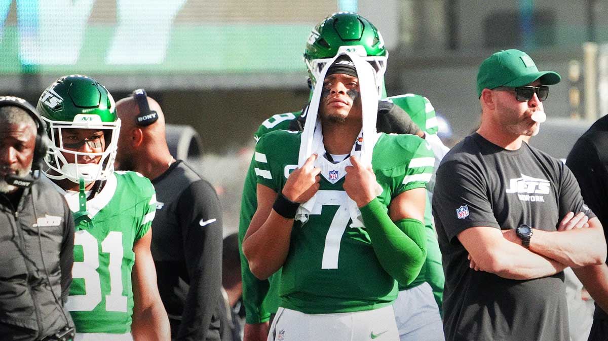 New York Jets quarterback Justin Fields (7) reacts in the fourth quarter against the Carolina Panthers at MetLife Stadium.